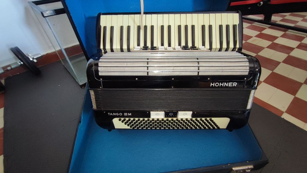 Acordeão  Hohner Tango III M
