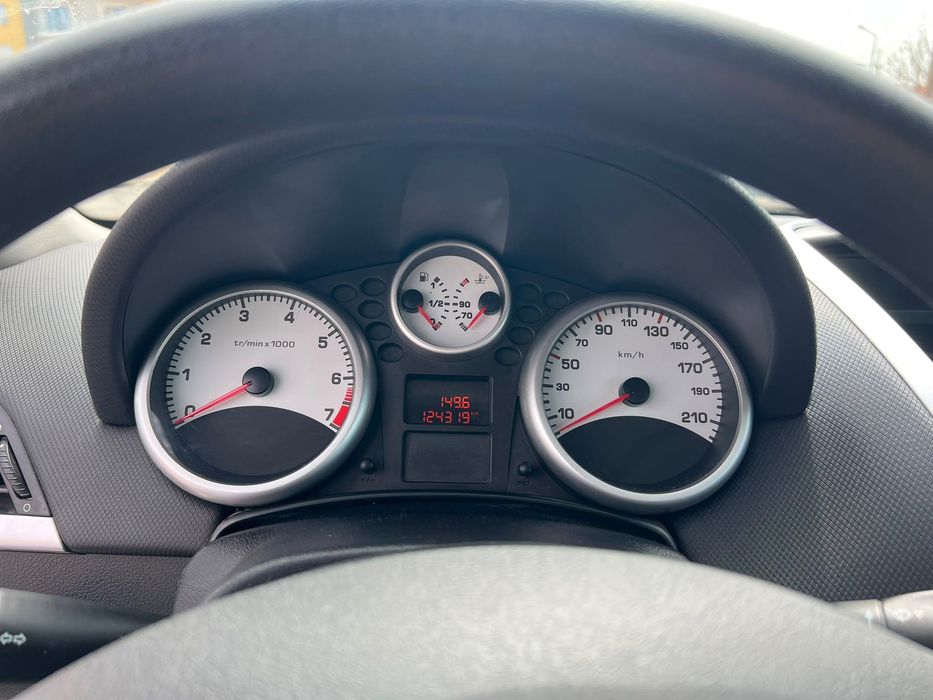 Peugeot 207 Hatchback 1.4 16V, a gasolina, de novembro de 2008, com 124.000 km