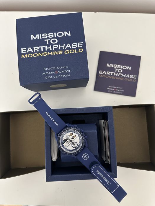 Omega x Swatch Mission To EarthPhase Moonshine Gold Snoopy Azul