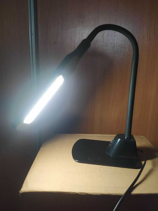 Настільна світлодіодна лампа  Delux TF-450 5 Вт LED