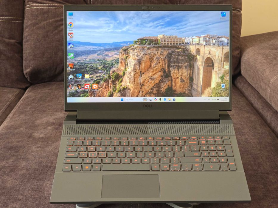 Dell G15 5535 (15,6" FHD 165Hz/ R7 7840HS/ 16 DDR5/ 512 SSD/ RTX 4060)