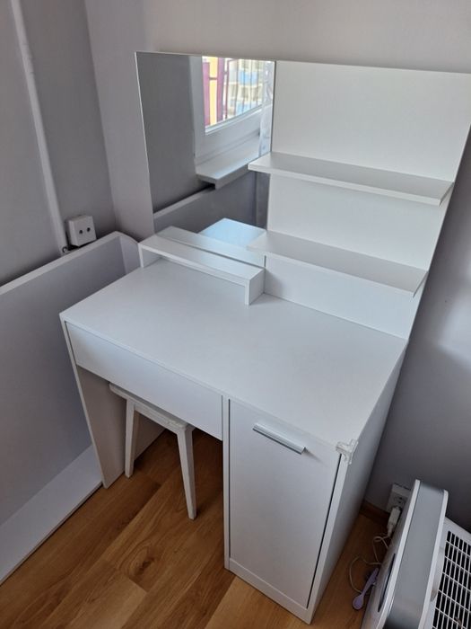 Toaletka biała damska