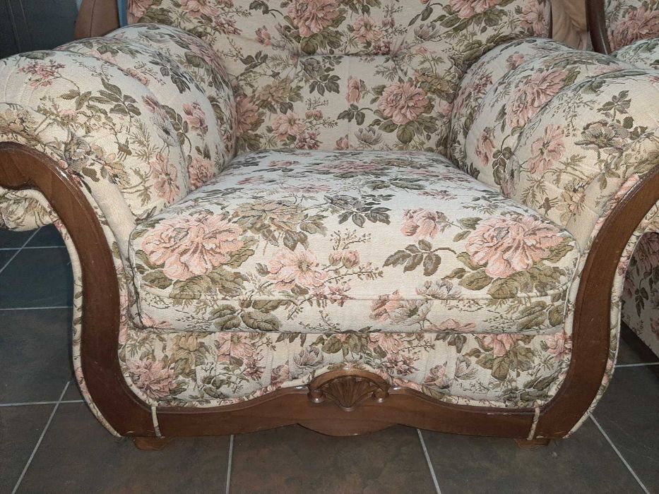 Sofá-cama 3 lugares e 2 poltronas como NOVO