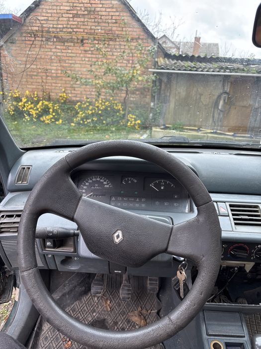 Продам терміново Renault clio