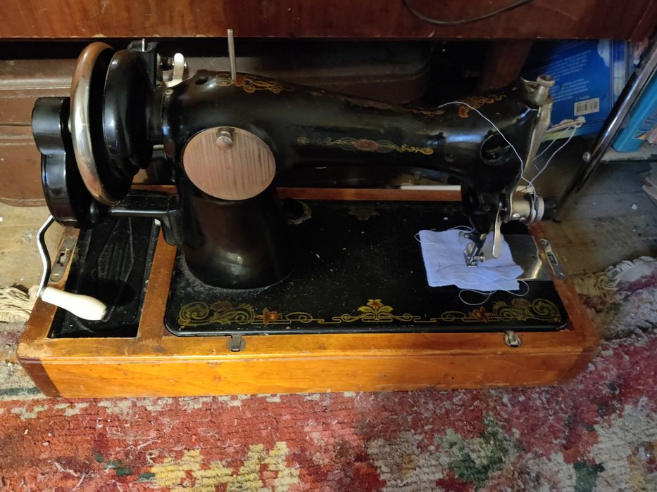 Продам швейную машинку ПМЗ