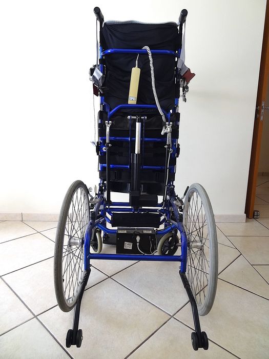 Cadeira de rodas semi-eletrica vertical