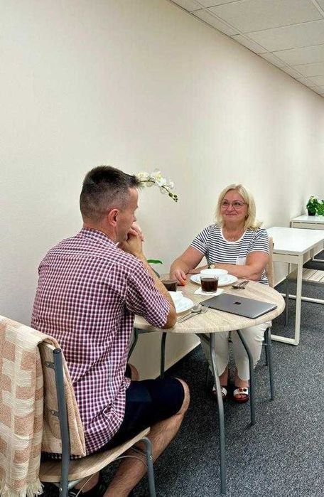 Ліжко-місце, в пішій доступності метро Деміївська Хостел Київ !