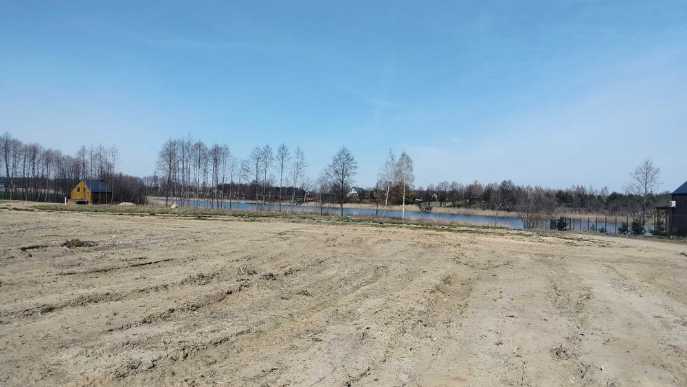 Działka nad jeziorem