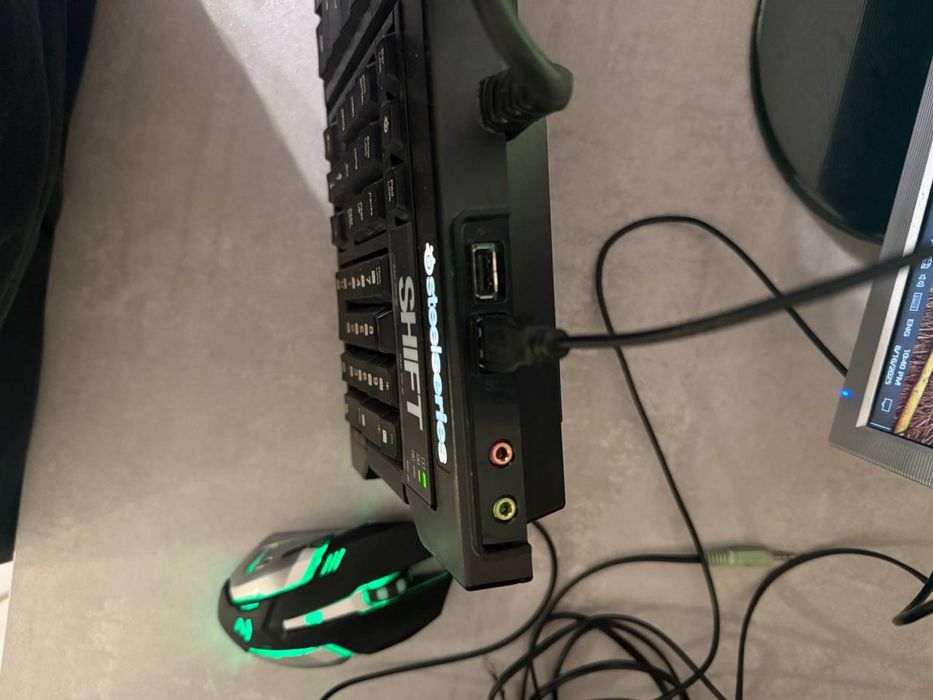 Компʼюторний комплект( системний блок+ монітор+клавіатура+миша+колонки