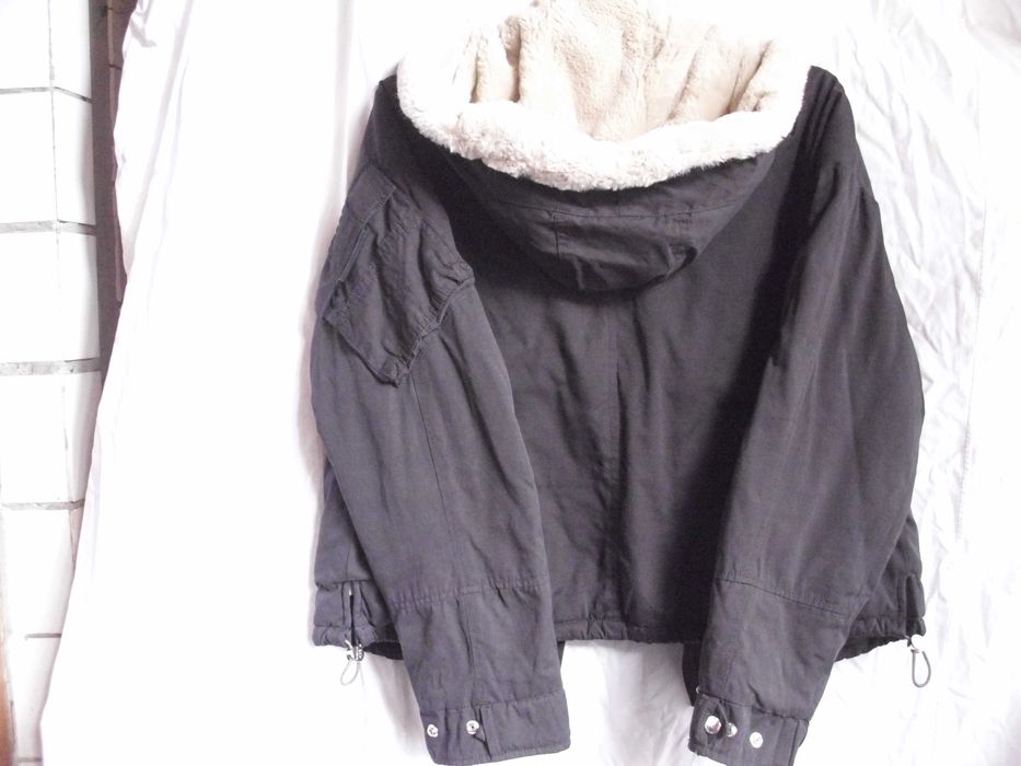 продам жіночу теплу куртку Bershka