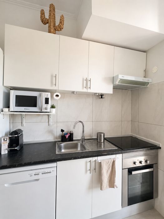 T2 Mobilado com Terraço | Campolide / Sete Rios | Remodelado | Entrada Imediata | 1400€