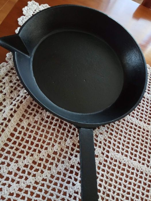 Frigideira de ferro - Antiga