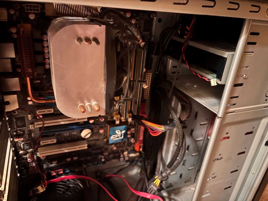 Computador antigo torre (sem disco)