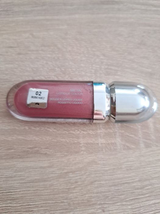 Metal Liquid Lip Colour  Kiko
Batom líquido metalizado de alta cobe