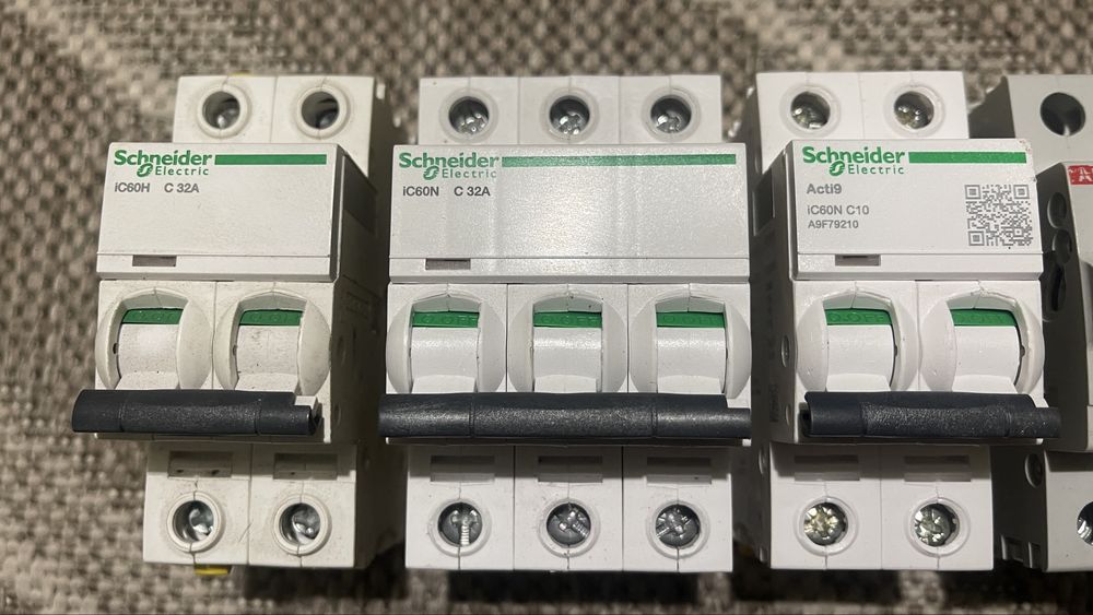 Автоматичні вимикачі Schneider Electric та ABB