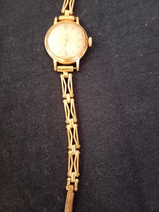 Продам Женские часы SLAVA 17 jewels.