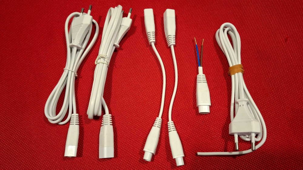 Lote de 29 cabos com ficha, interruptor, etc.