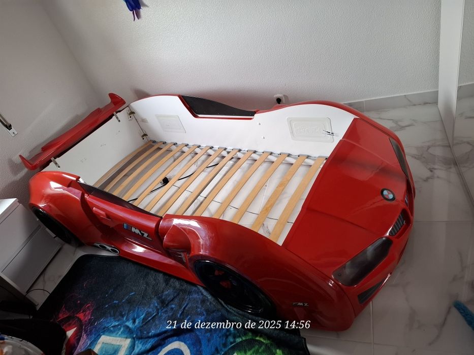 Cama robusta  BMW com leds