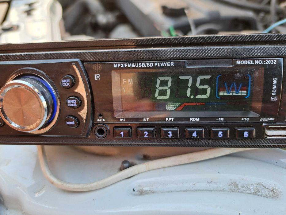 Автомагнітола з USB, AUX та картою пам`яті