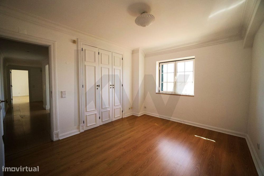 Arrendo / Alugo | Apartamento T1+1 duplex com garagem | na Lapa, Lisbo