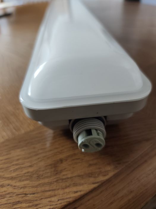 Calha de iluminação LED integrada (também conhecida como luminária linear LED).