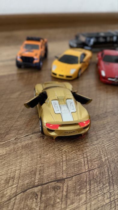 6 різних машинок