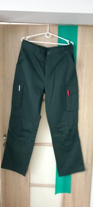 Ciemnozielone spodnie bojówki Dimensions. r. M