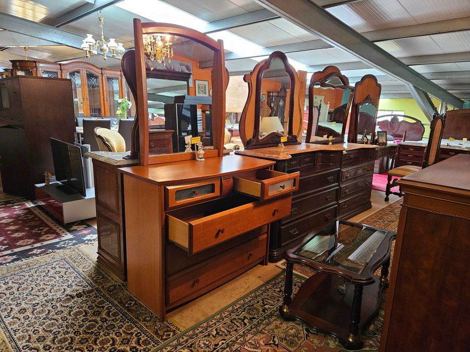 Cómoda com espelho - óptimo estado geral