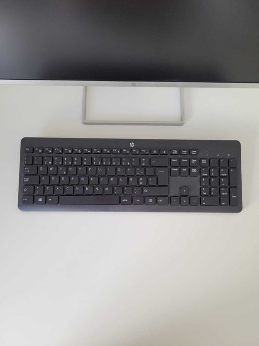 Monitor HP M27fw FHD em Perfeito Estado com teclado incluído