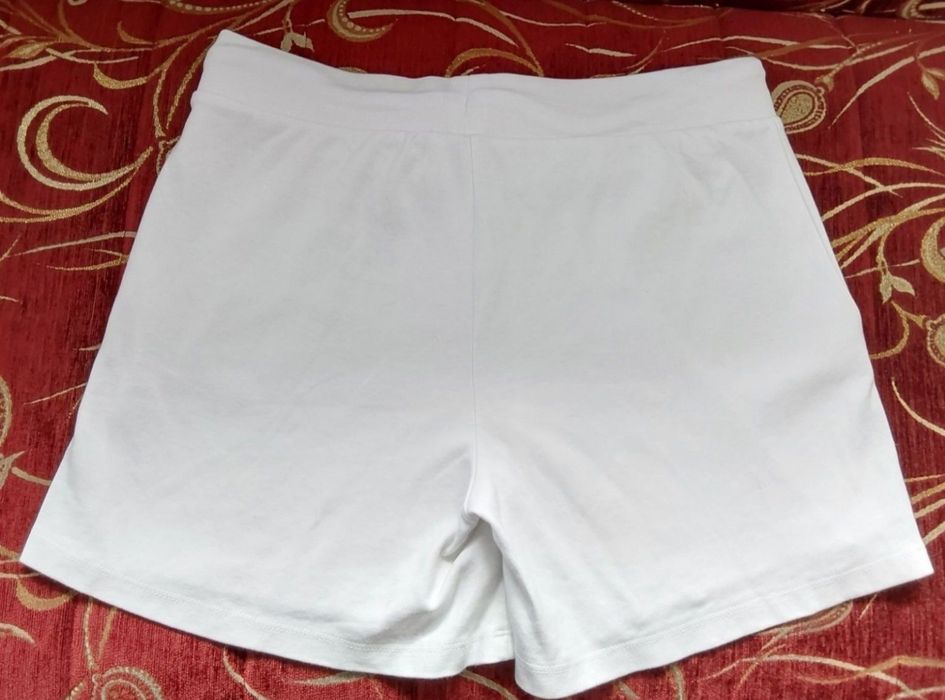 Spodenki białe  Nowe