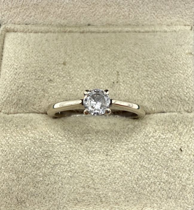 Złoty pierścionek z diamentem 0,22ct