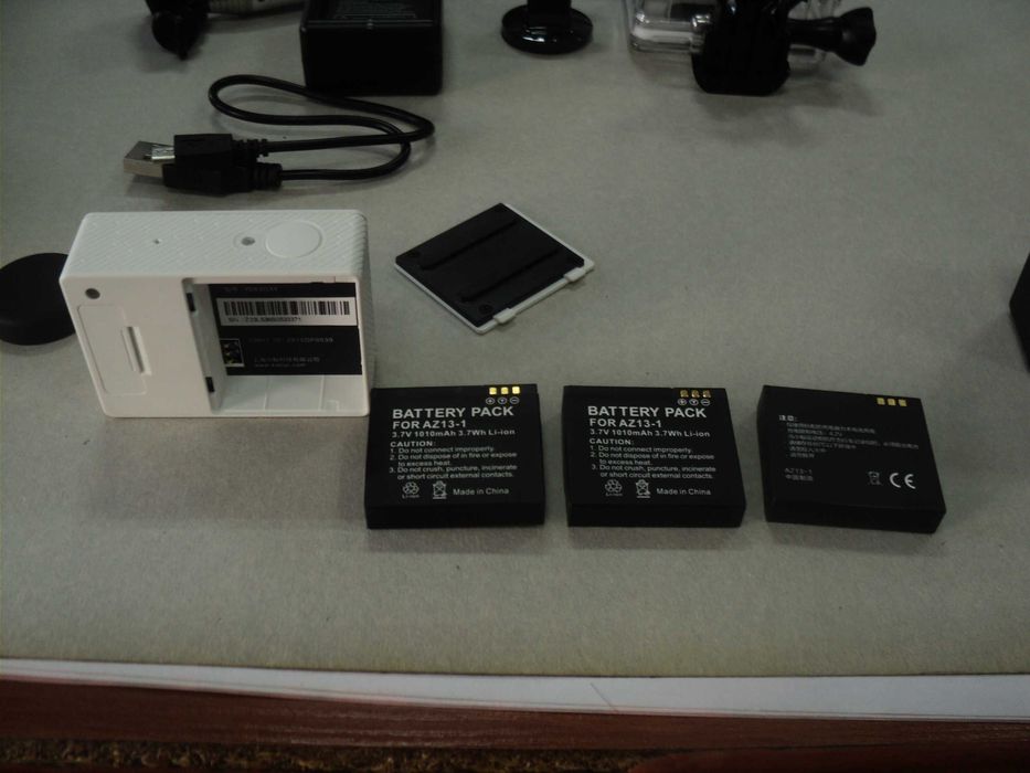 Câmara Xiaomi Yi + Acessórios (Como Novo)