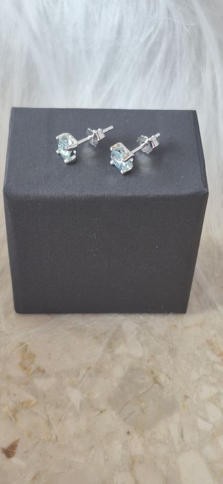 Srebrne kolczyki z jasnoniebieskim moissanitem 0.5 ct x 2