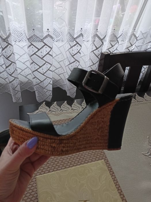 Sandałki Lasocki damskie na koturnie skóra rozmiar 35