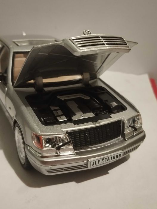 Модель Mercedes-Benz S 320. 1/24