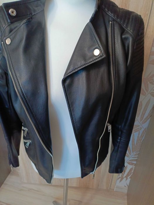 świetna czarna ramoneska z zamkami