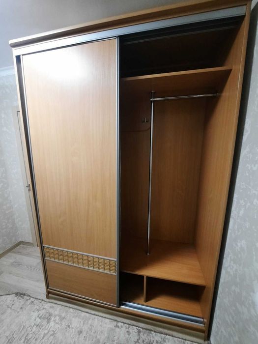 Шафа-купе для вітальні