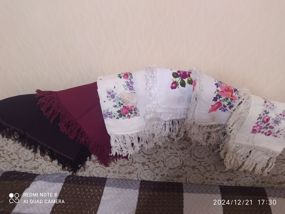 Головной убор: женские платки 60-70 годов