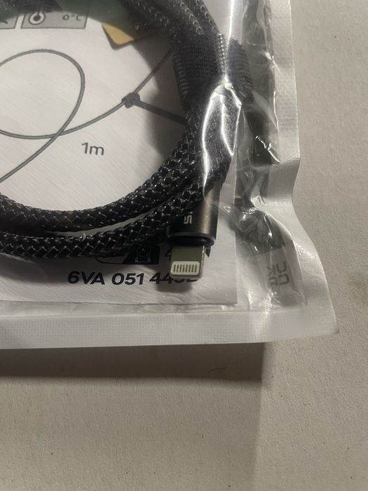 USB-C—Apple Lighting