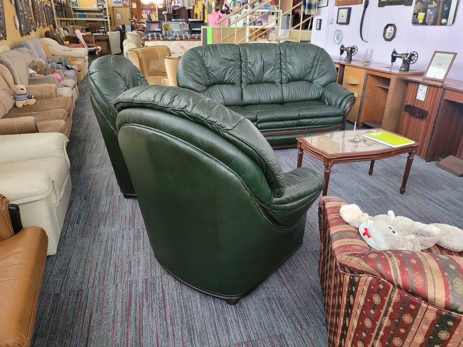 Sofás individuais em pele de cor verde - Muito bom estado