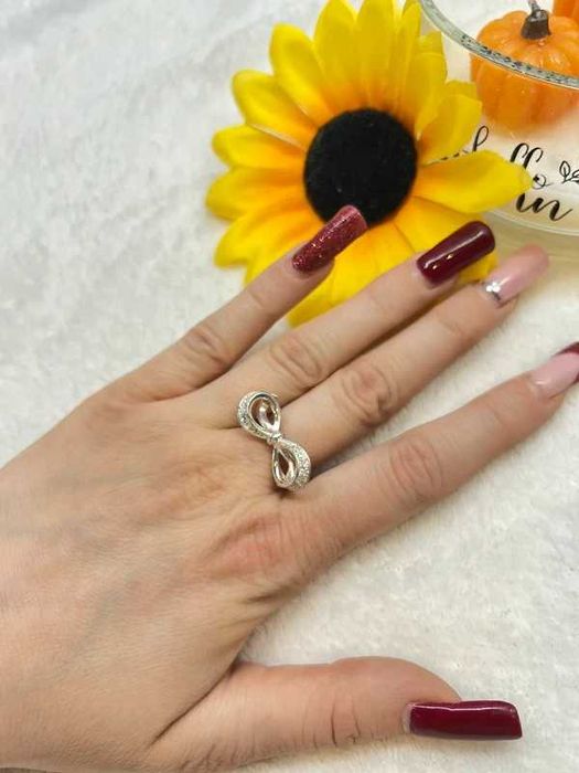 Pierścionek delikatny elegancki szykowny kokardka cyrkonie kokarda