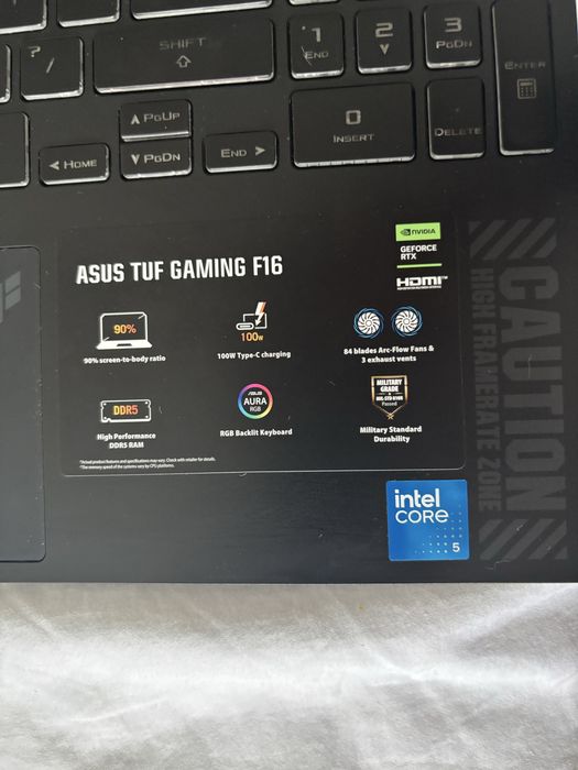 laptop gamingowy ASUS TUF Gaming F16 w bardzo dobrym stanie