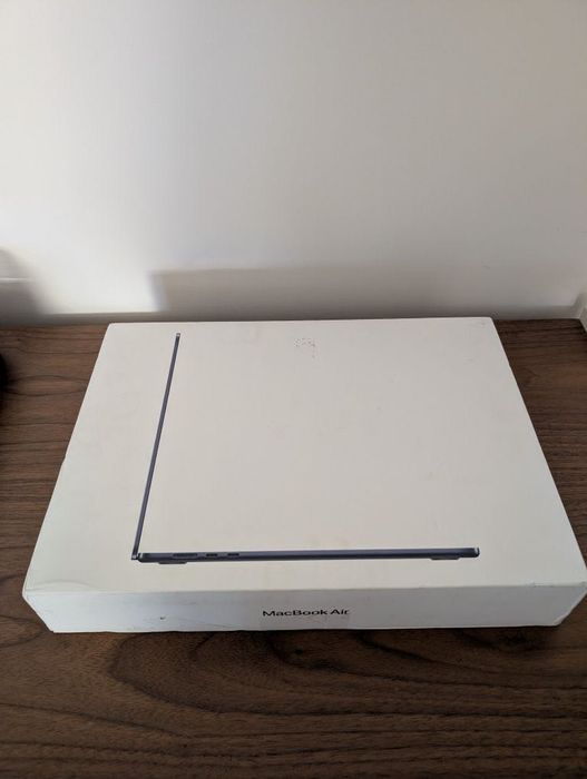 MacBook Air 15,3" M4 24GB 512GB - 2 ciclos - Meia noite - Com garantia