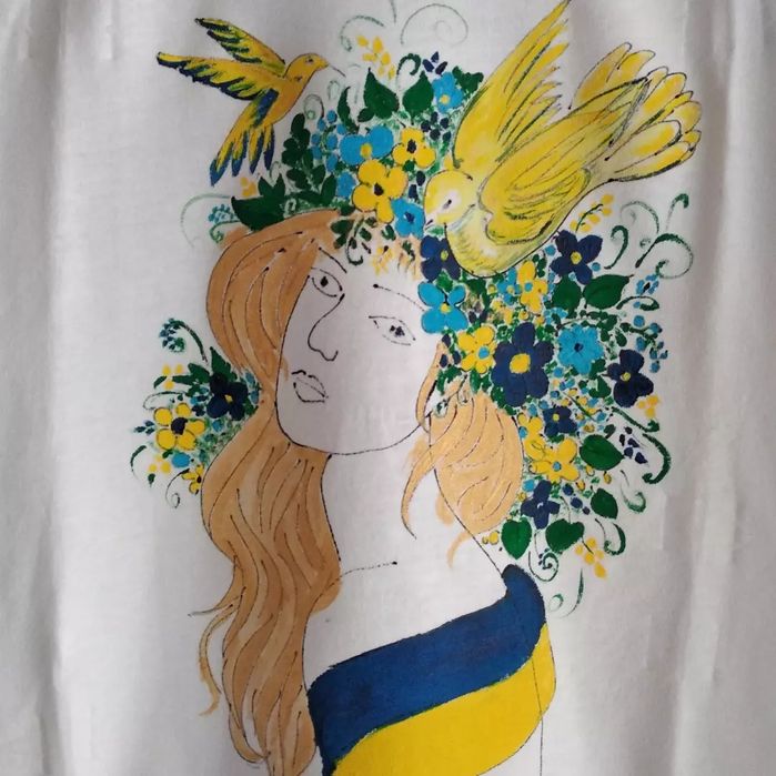 Патриотическая футболка женская с ручной росписью