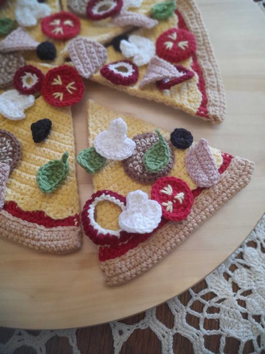 PIZZA wykonana na szydełku.