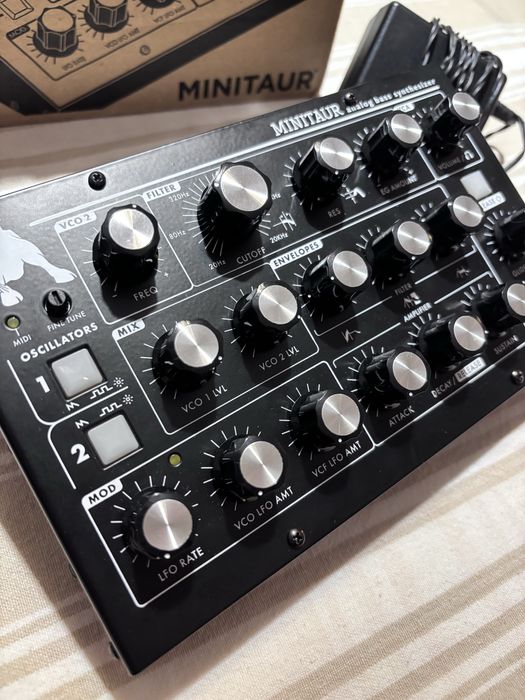 Moog Minitaur Sintetizador Analógico