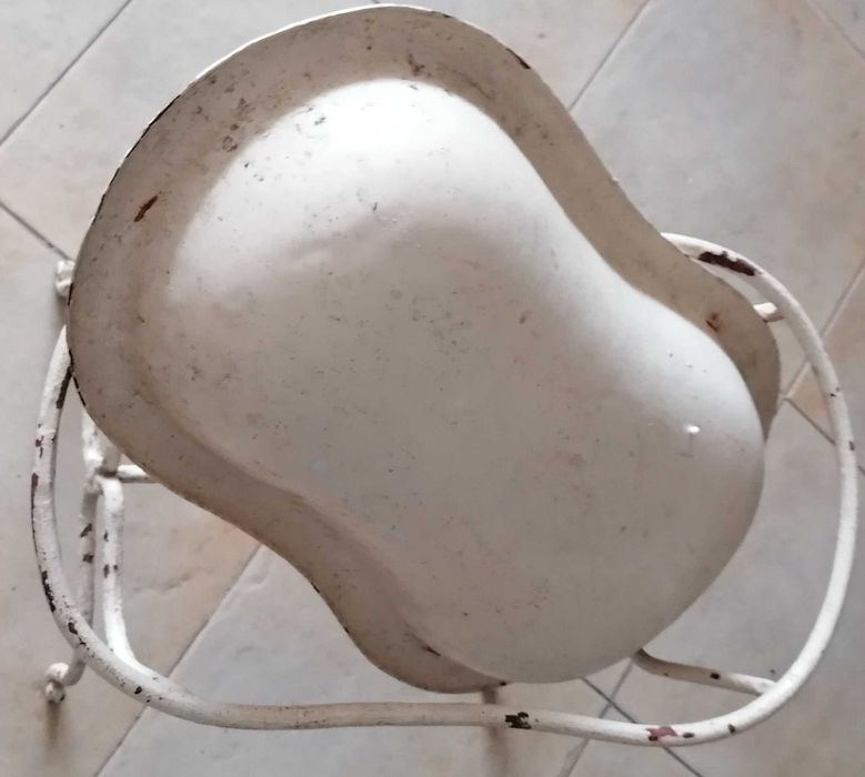 Bidé em esmalte com armação ferro, muito antigo