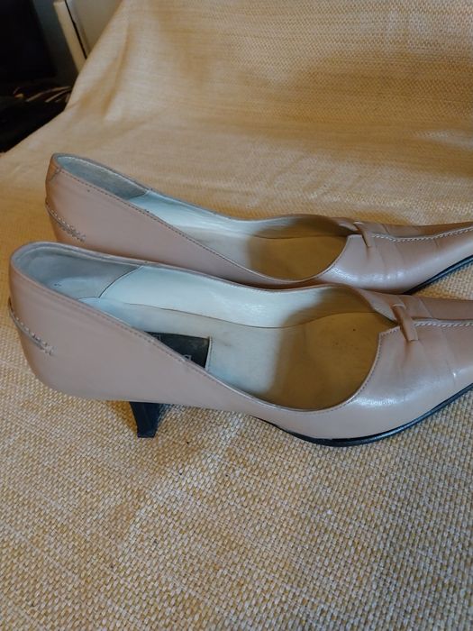 Sapatos pouco usados  tam 38 preço  por par