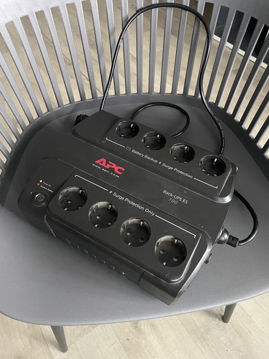 Продам безперебійник APC ES700