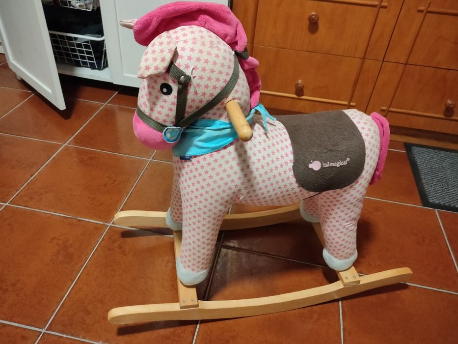 Cavalo baloiço para criança